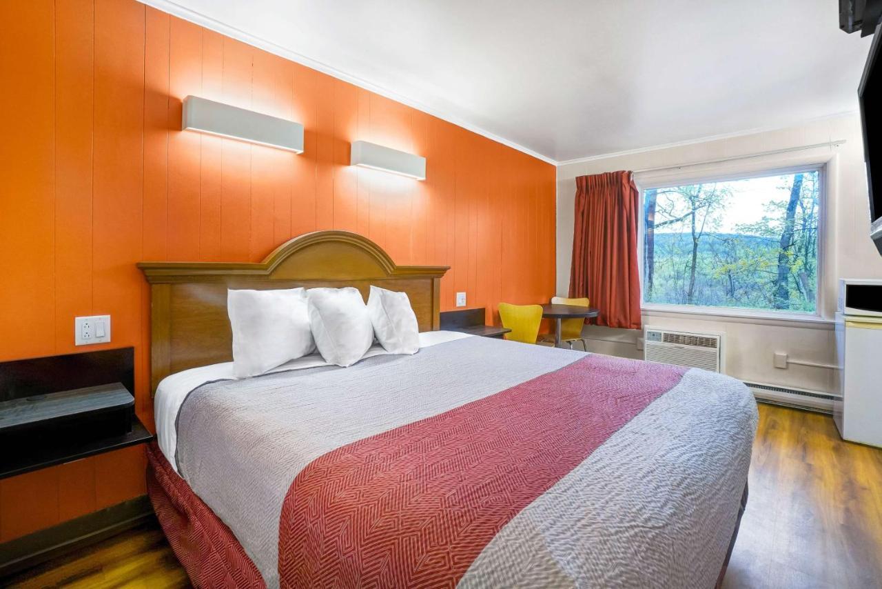 Hotel 6-ilion, Ny